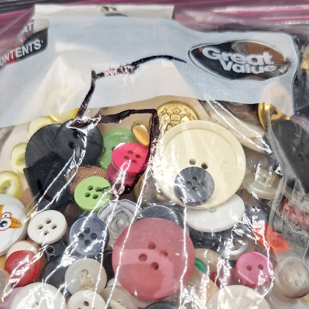 Assorted Button Collection - Picture 8 of 9